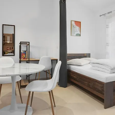 Apartment Appartement Moderne 1 A Frejus